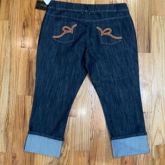 NWT ROCAWEAR Y2K Cuff Dark Wash Crop Jean Capri Stretch PLUS SIZE   16 - Picture 4 of 17